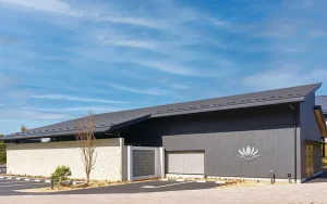 聖典　谷塚斎場の外観